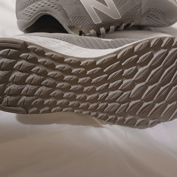 New Balance Fresh Foam shoes - Picture 2 of 7